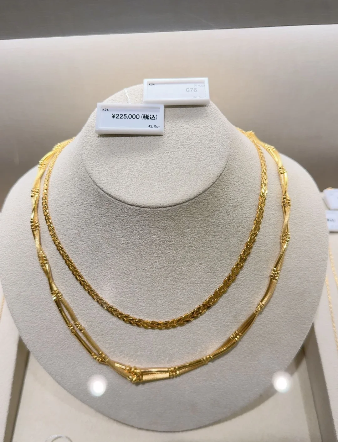 实物贵金属摆放(贵金属展示柜摆放图案)