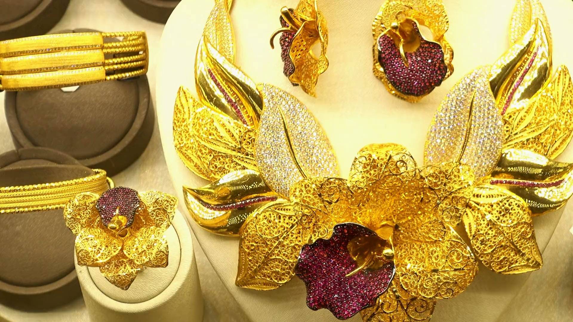 实物贵金属摆放(贵金属展示柜摆放图案)