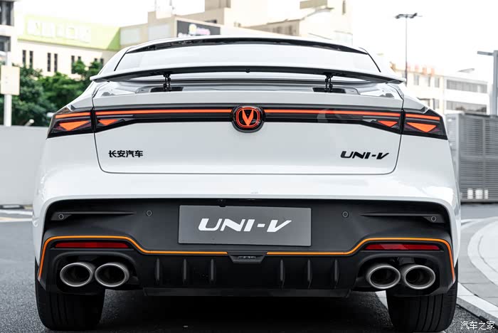 uni(university前面为什么用a不用an)